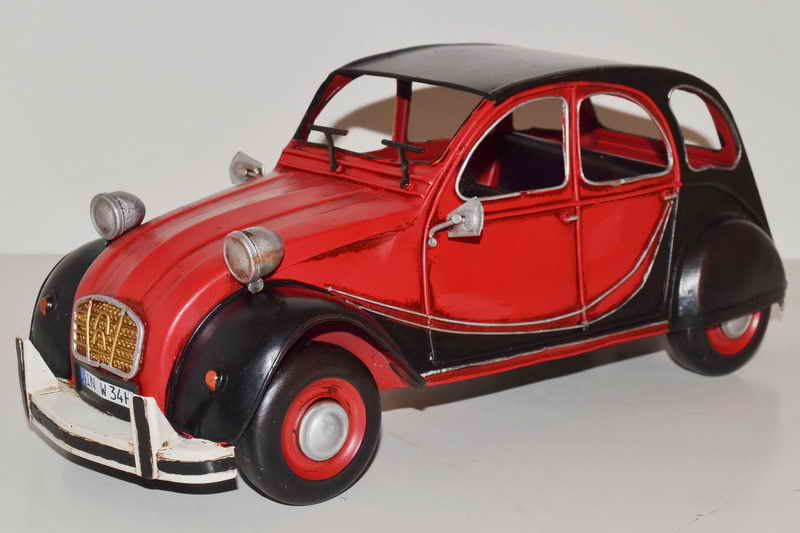 Citroën 2CV Blechmodell handgefertigt rustikal freilaufende Räder Vitrine