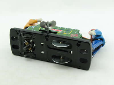 Blechspielzeug Draisine Sammlerstück – Unterseite mit Schlüsselaufzug und Detailansicht.