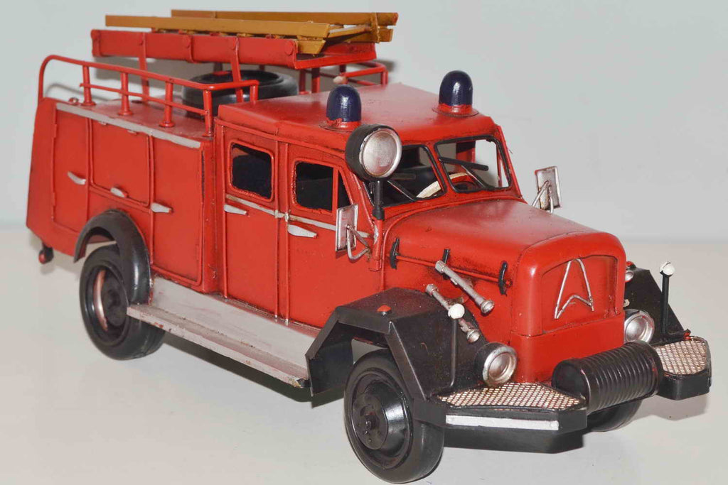 Nostalgischer Blech Feuerwehr LKW Deutschland 1960 - Handgefertigtes Deko Modell