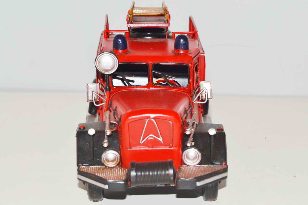 Nostalgischer Blech Feuerwehr LKW Deutschland 1960 - Handgefertigtes Deko Modell