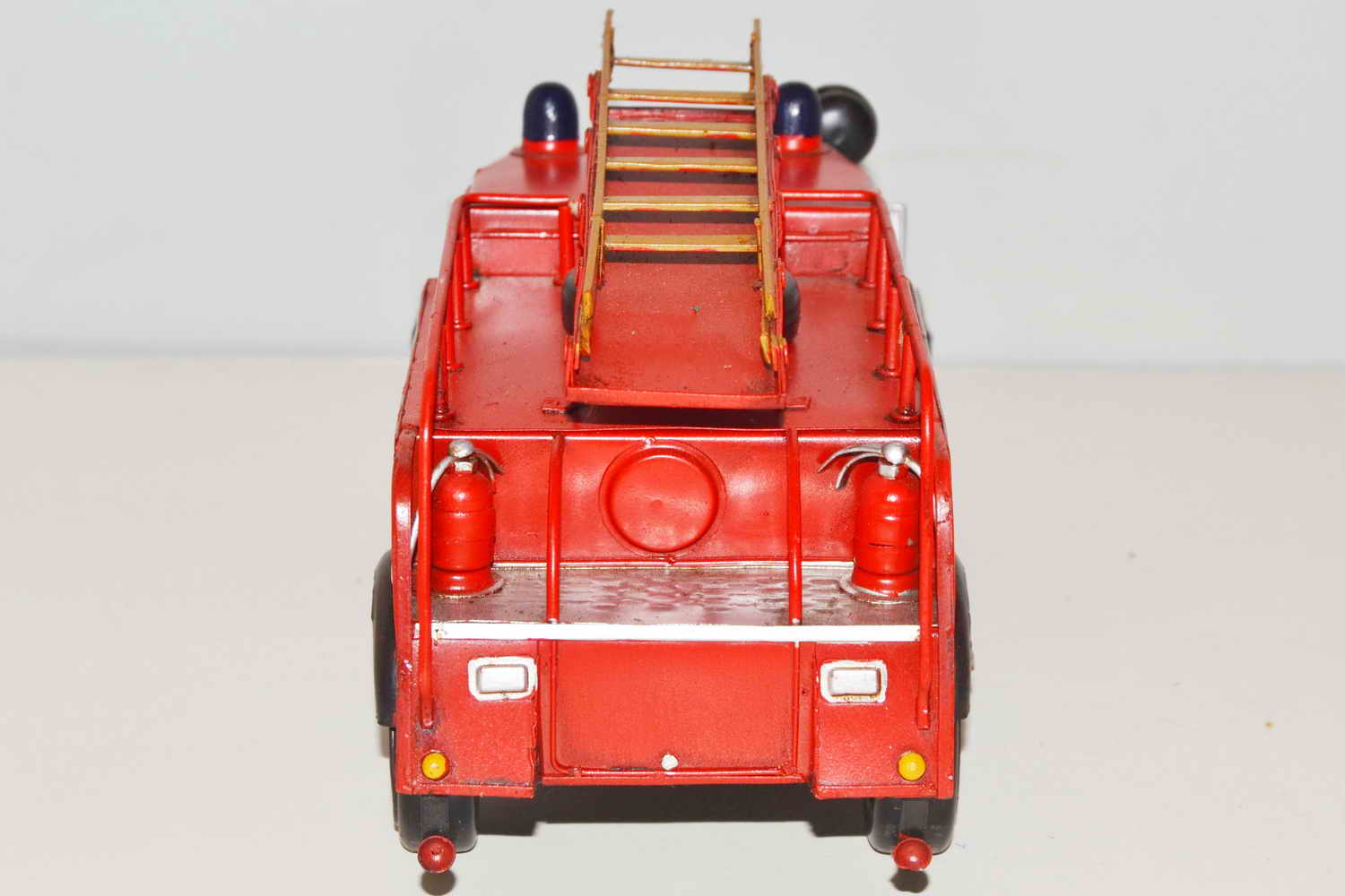 Nostalgischer Blech Feuerwehr LKW Deutschland 1960 - Handgefertigtes Deko Modell