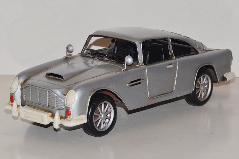 Nostalgisches handgefertigtes Blechmodell Aston Martin 007 Silber Deko