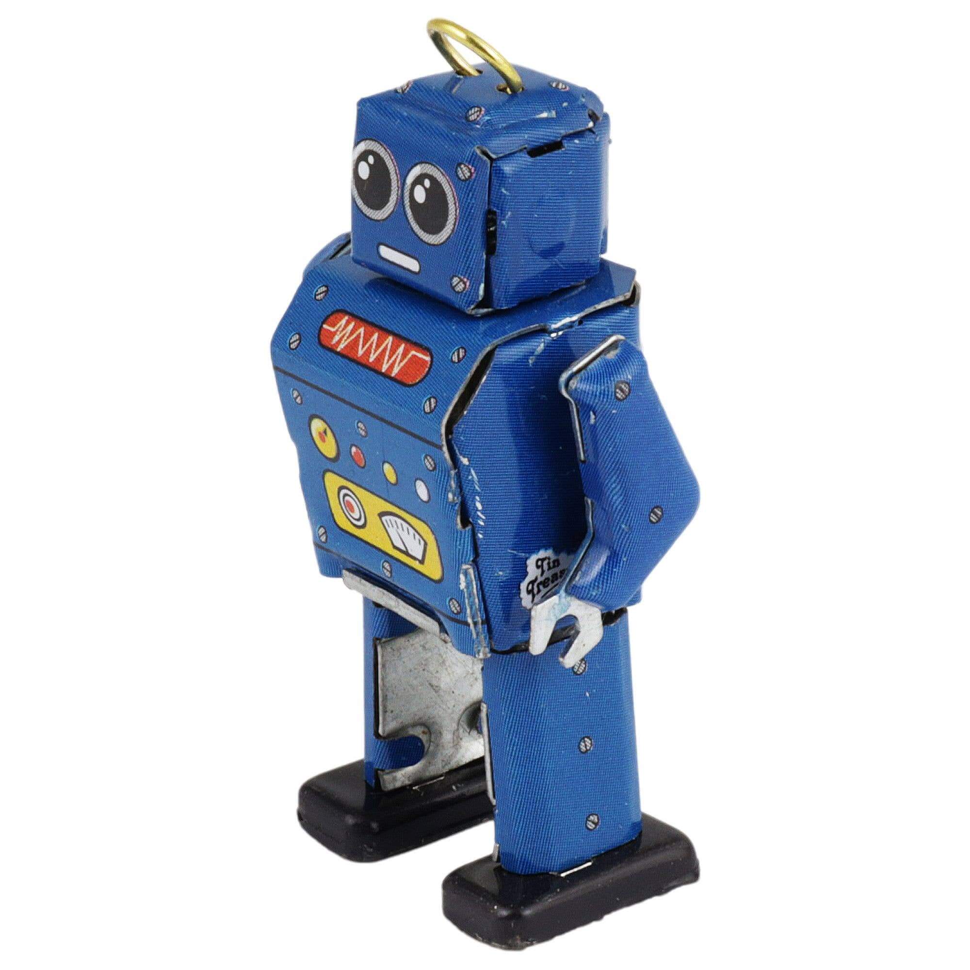 Vintage Blechroboter Mini Figur Blau Retro Metallspielzeug Sammlerstück auf weißem Hintergrund.
